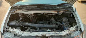 Photo - Toyota Noah 2.0 FWD (8 Seater) 2005 White