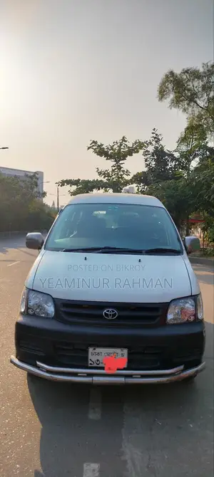 Toyota Noah 2.0 FWD (8 Seater) 2005 White