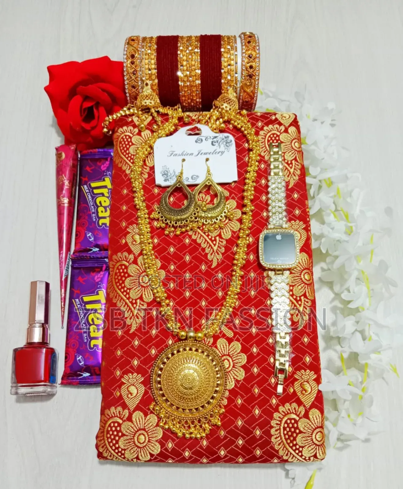 আকর্ষণীয় শাড়ী গিফট কম্ব সেট ভালোবাসার মানুষকে গিফট করুন