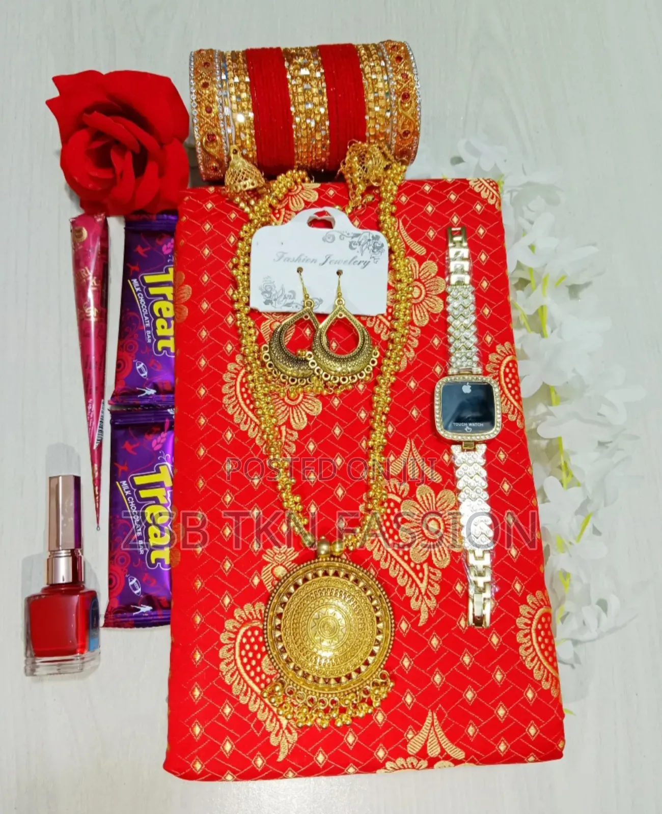 আকর্ষণীয় শাড়ী গিফট কম্ব সেট ভালোবাসার মানুষকে গিফট করুন