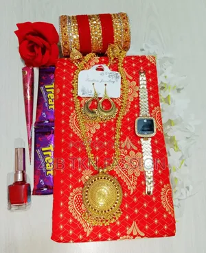 আকর্ষণীয় শাড়ী গিফট কম্ব সেট ভালোবাসার মানুষকে গিফট করুন