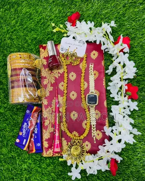 আকর্ষণীয় শাড়ী গিফট কম্ব সেট ভালোবাসার মানুষকে গিফট করুন