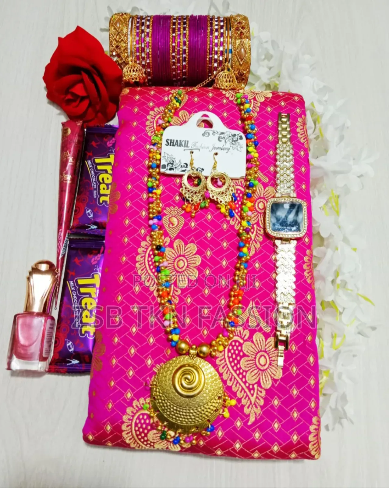 আকর্ষণীয় শাড়ী গিফট কম্ব সেট ভালোবাসার মানুষকে গিফট করুন