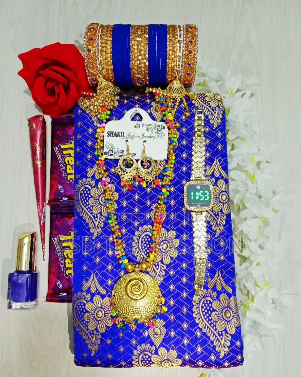 আকর্ষণীয় শাড়ী গিফট কম্ব সেট ভালোবাসার মানুষকে গিফট করুন