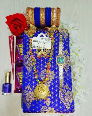 আকর্ষণীয় শাড়ী গিফট কম্ব সেট ভালোবাসার মানুষকে গিফট করুন