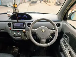 Toyota Sienta 1.5 FWD 2005