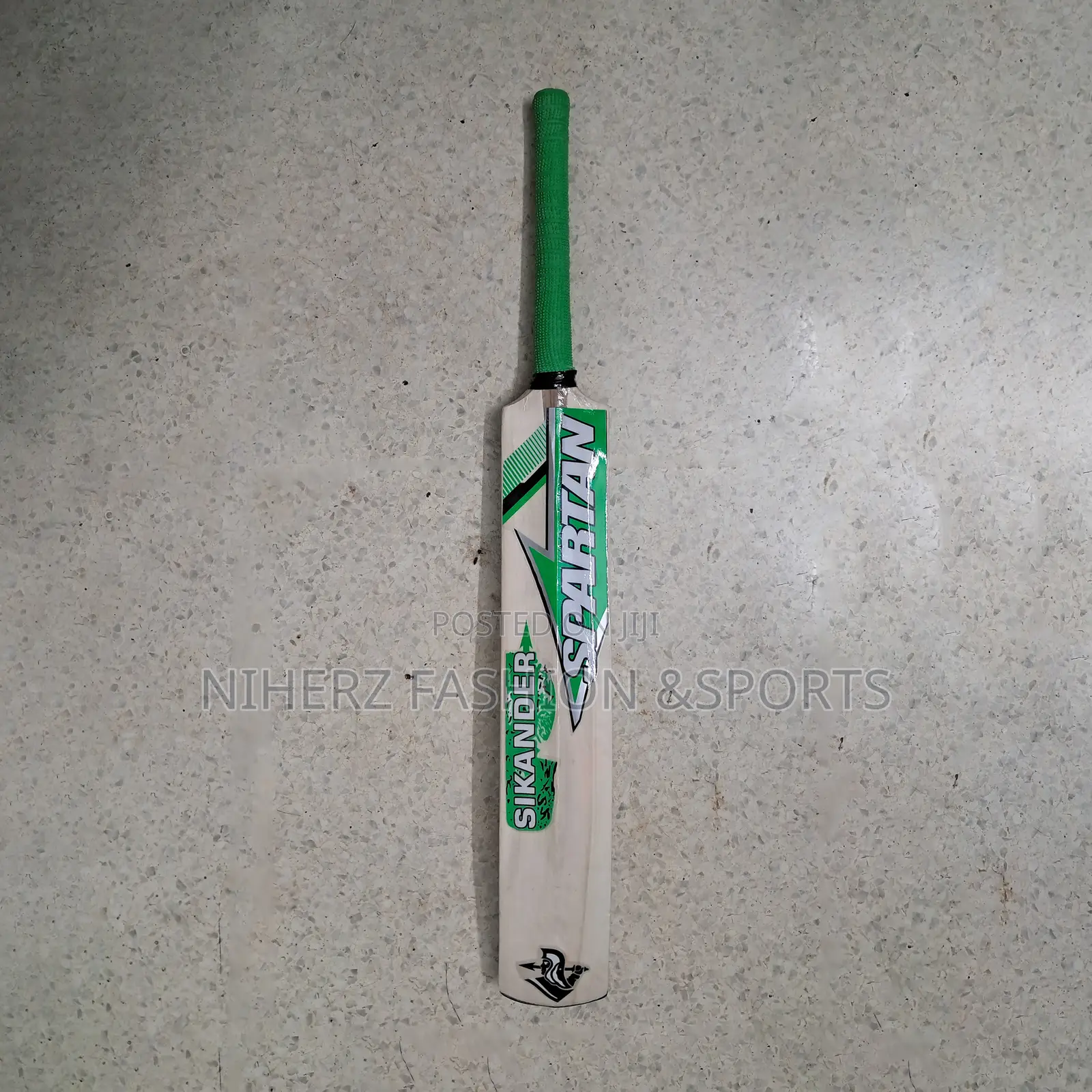 Professional Cricket Bat Premium Kashmir Willow for Leather Duce Ball