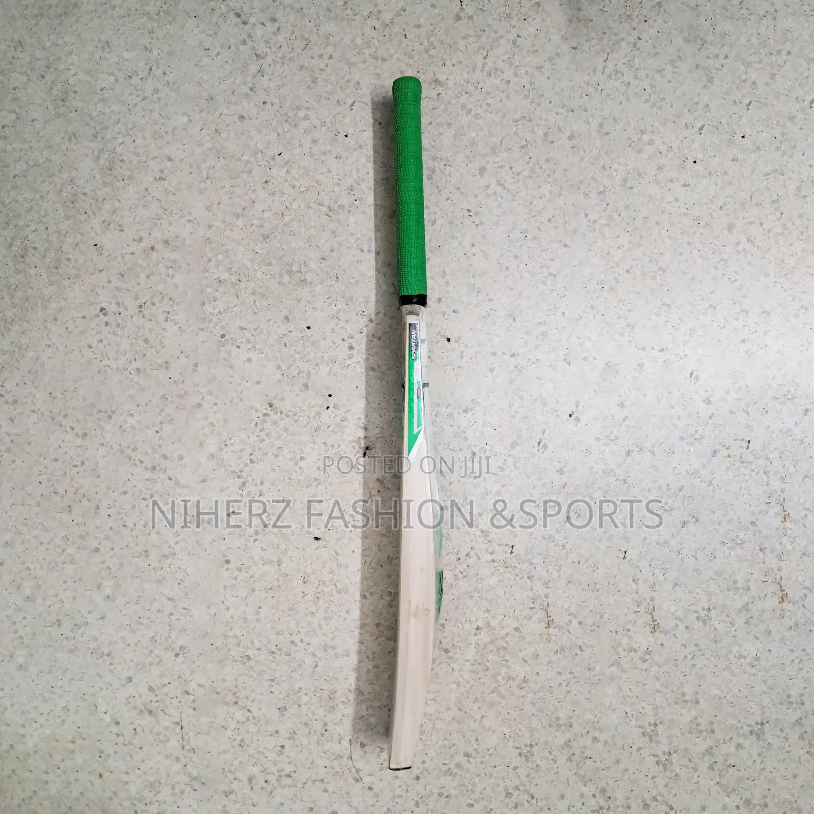 Professional Cricket Bat Premium Kashmir Willow for Leather Duce Ball