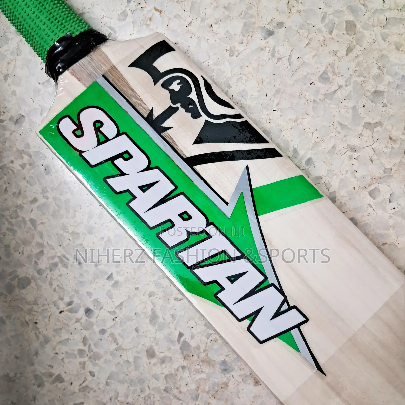 Professional Cricket Bat Premium Kashmir Willow for Leather Duce Ball
