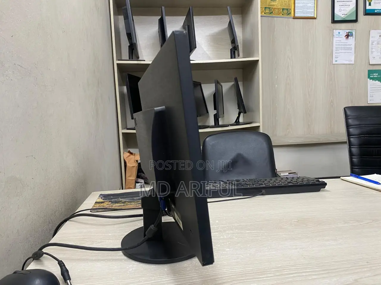 Aoc 20"Hd Led Full Fresh Slim Monittor Very Beautiful Display Color