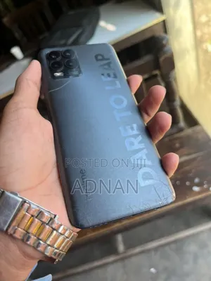 Photo - Realme 8 Pro 128 GB Blue