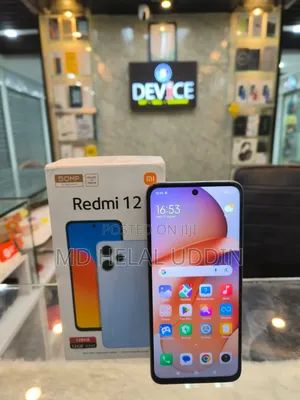 Photo - Xiaomi Redmi 12 128 GB Red