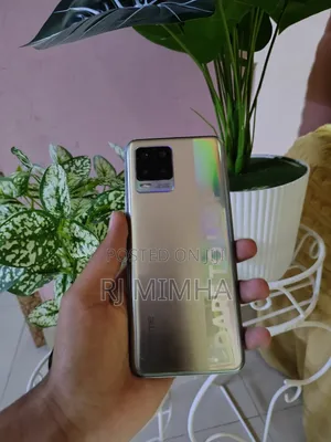 Photo - Realme 8 5G 128 GB Silver