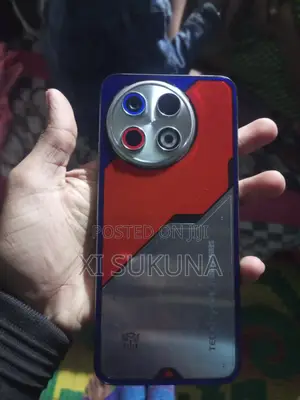 Photo - Tecno Spark 30 Pro 256 GB Red