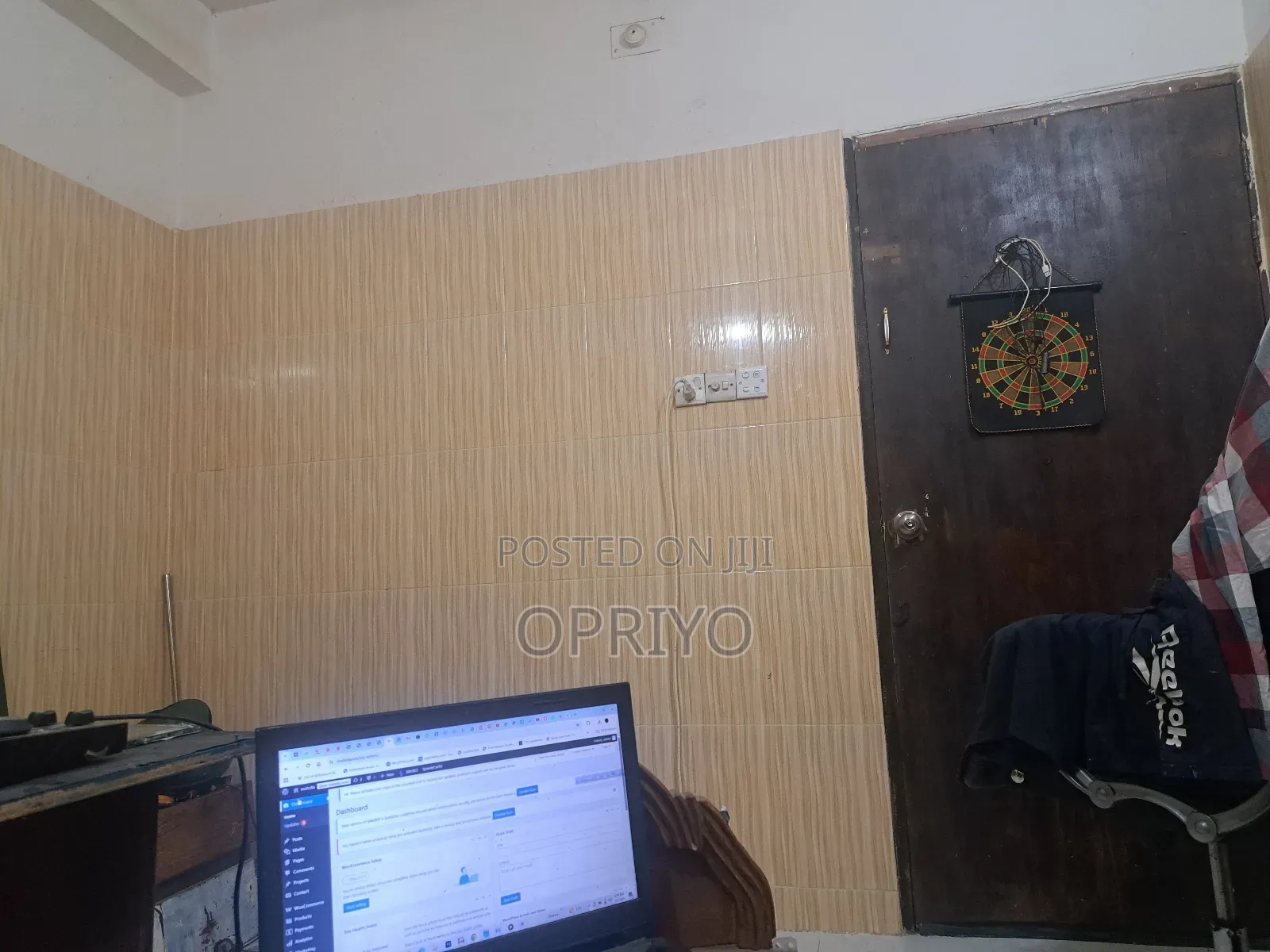 বিক্রয়ের জন্য ঢাকার মিরপুর আরামবাগ হাউজিং রূপ নগর এ, ১১ মেট্রোরেল থেকে ৪০০ মিটার দুরুত্তে মোট আয়তন ১১৫০ বর্গফুট, ৩টি প্রশস্ত বেডরুম, ড্রয়িং ও ডাইনিং স্পেস, আধুনিক কিচেন এবং বারান্দা রয়েছে। পর্যাপ্ত আলো-বাতাস, লিফট সুবিধা, জেনারেটর, গ্যাস, পানি ও ২৪/৭ নিরাপত্তা. রেজিস্ট্রেশন ও কাগজপত্র সম্পূর্ণ ক্লিয়ার। শুধু ক্রেতা। whatsapp এ নক দিন