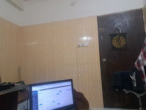 বিক্রয়ের জন্য ঢাকার মিরপুর আরামবাগ হাউজিং রূপ নগর এ, ১১ মেট্রোরেল থেকে ৪০০ মিটার দুরুত্তে মোট আয়তন ১১৫০ বর্গফুট, ৩টি প্রশস্ত বেডরুম, ড্রয়িং ও ডাইনিং স্পেস, আধুনিক কিচেন এবং বারান্দা রয়েছে। পর্যাপ্ত আলো-বাতাস, লিফট সুবিধা, জেনারেটর, গ্যাস, পানি ও ২৪/৭ নিরাপত্তা. রেজিস্ট্রেশন ও কাগজপত্র সম্পূর্ণ ক্লিয়ার। শুধু ক্রেতা। whatsapp এ নক দিন