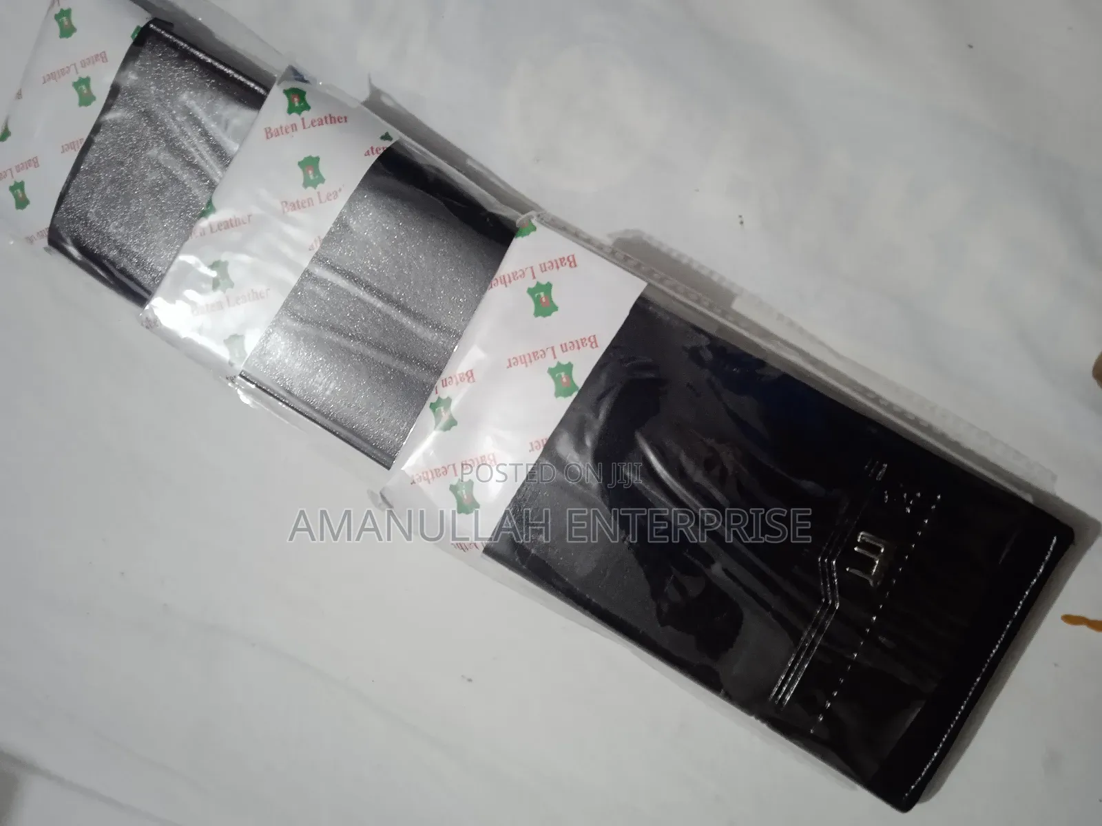 Money Bag Or Purse For Mobile Multipurpose Use.