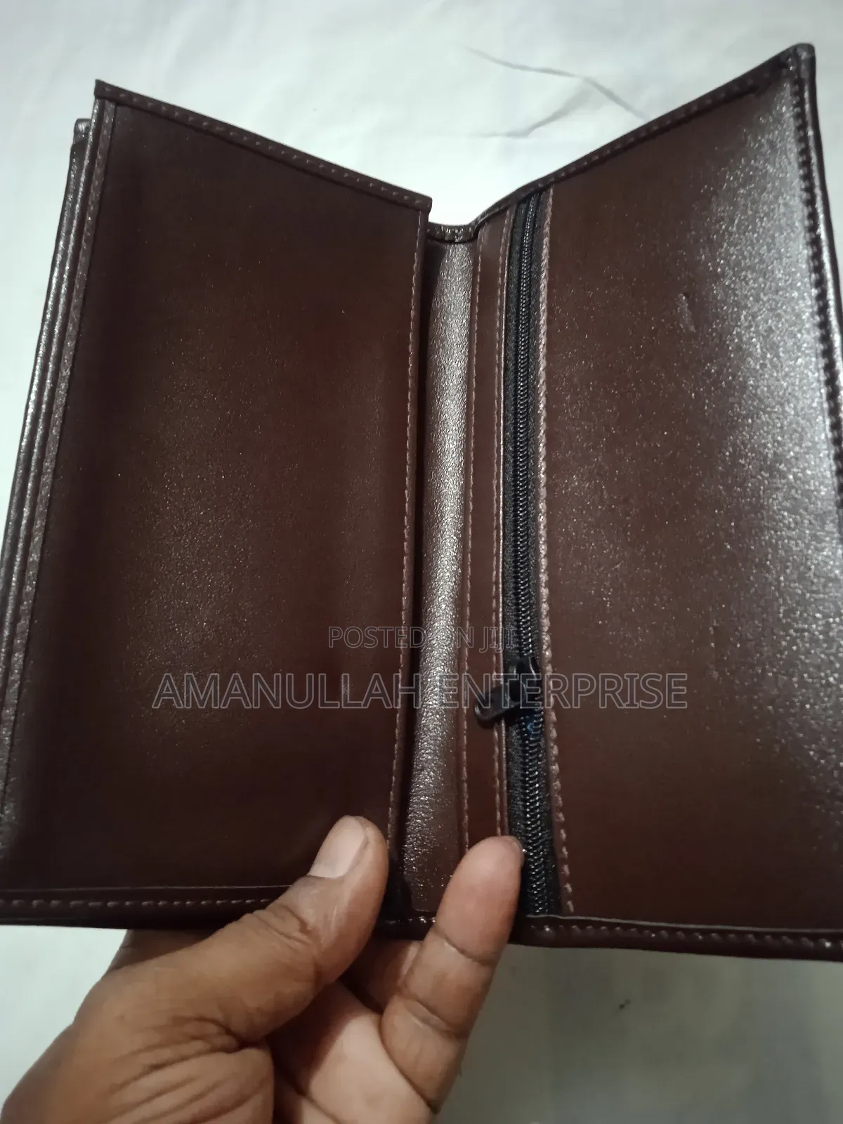 Money Bag Or Purse For Mobile Multipurpose Use.