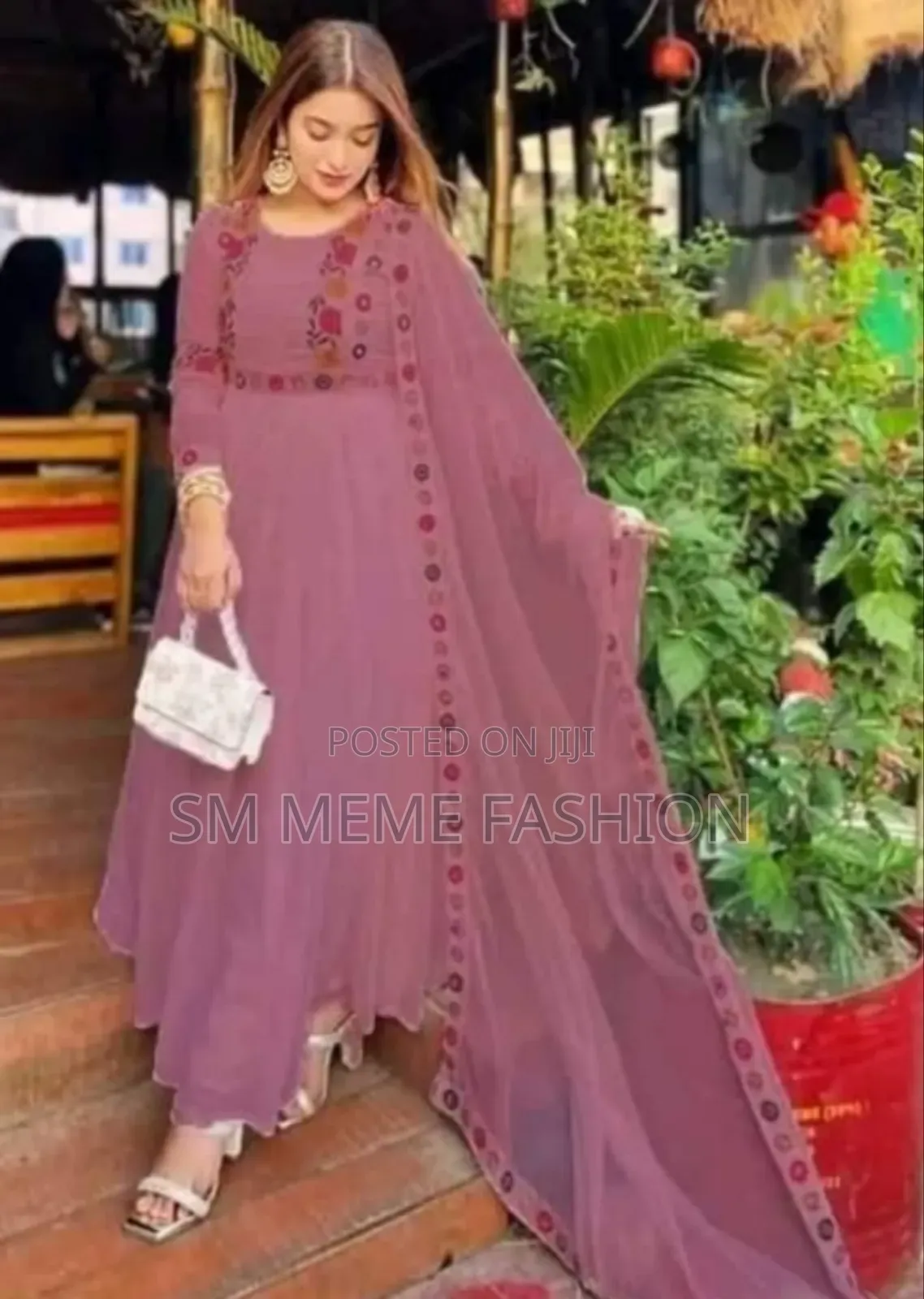 প্রিমিয়াম জর্জেট এমব্রয়ডারি থ্রি-পিস