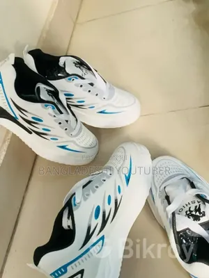 নতুন স্নিকার্স বিক্রির জন্য