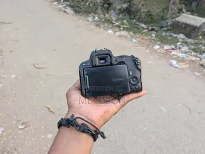 Canon 200D