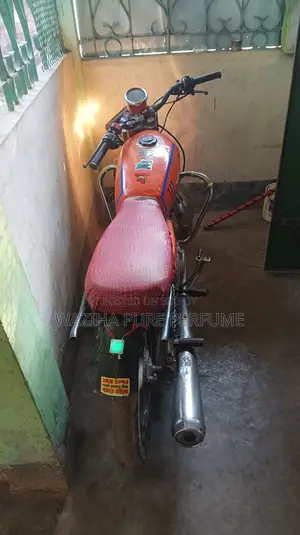 হোন্ডা ২০০৫ কমলা