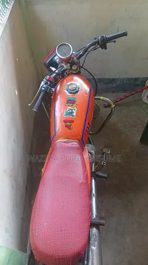 হোন্ডা ২০০৫ কমলা