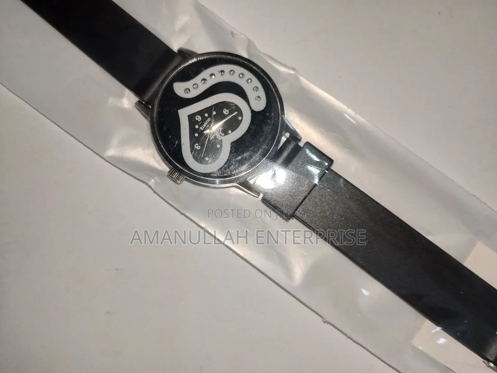 মহিলাদের জন্য স্টাইলিশ ঘড়ি।