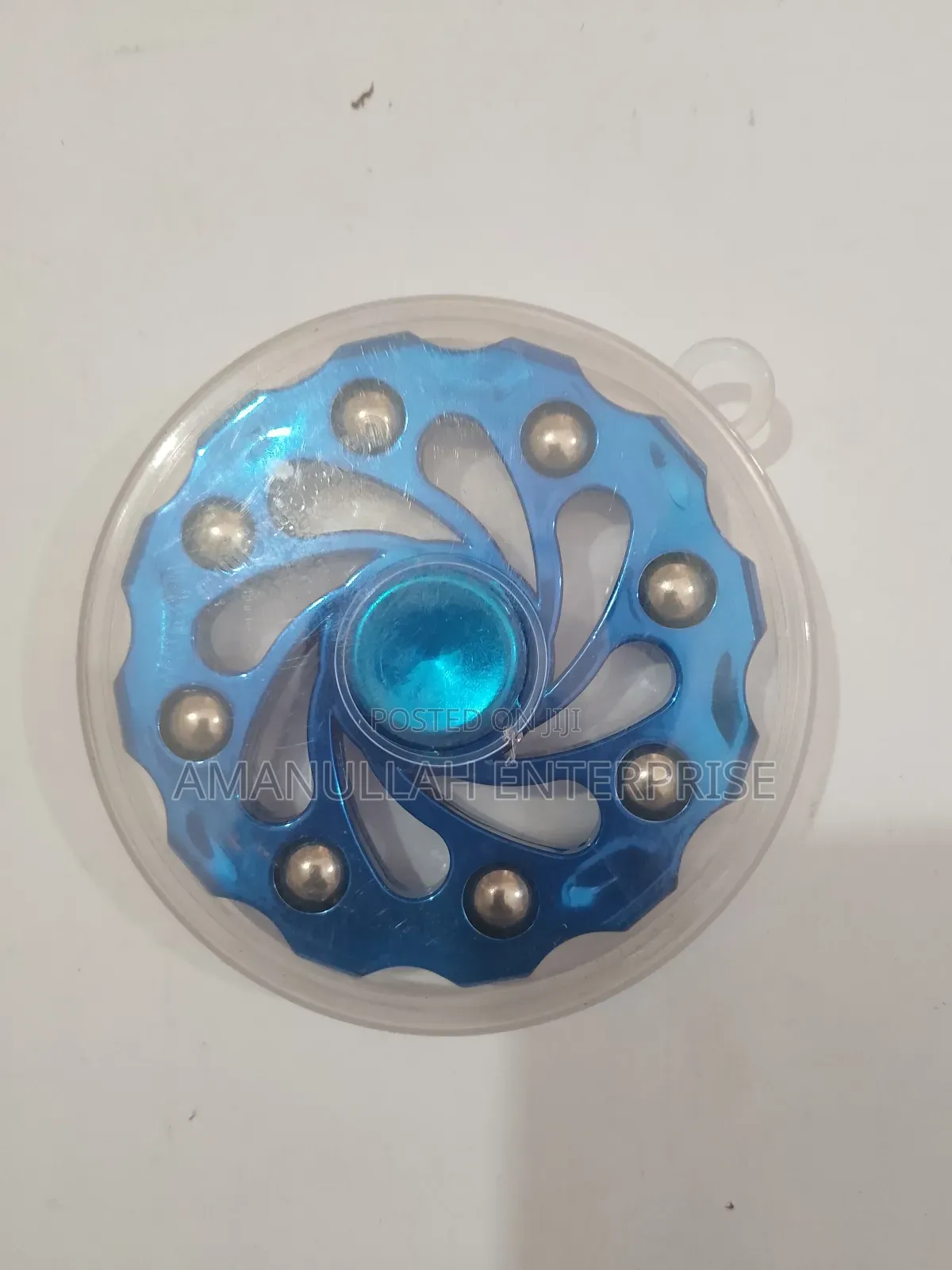 স্পিনার বা ফিজেট স্পিনার।