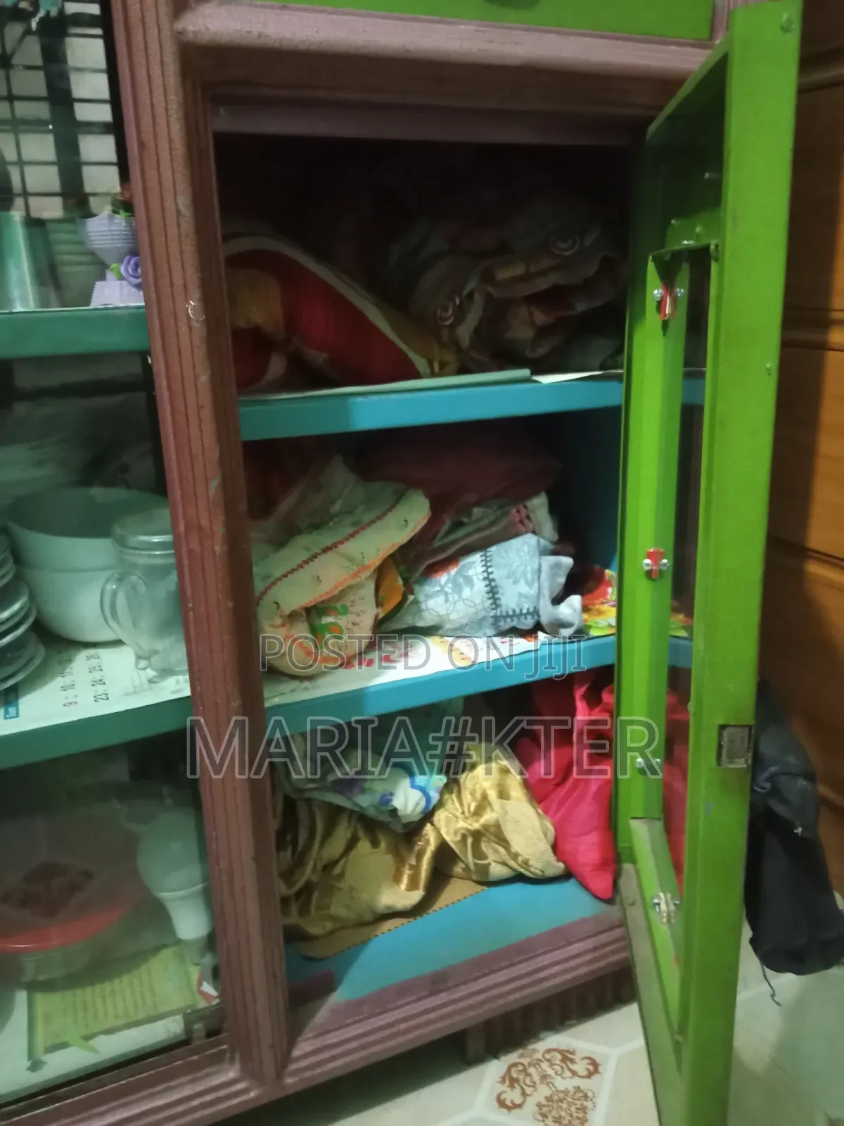 অত্যন্ত মজবুত ও টেকসই প্রিমিয়াম স্টিলের শো-কেস