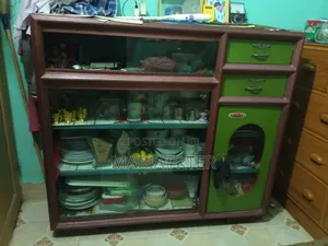 অত্যন্ত মজবুত ও টেকসই প্রিমিয়াম স্টিলের শো-কেস