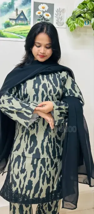 ওয়েট লেস জর্জেট থ্রি পিস