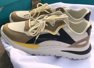 New Collection: Trendy Casual Sneakers (Off-White)