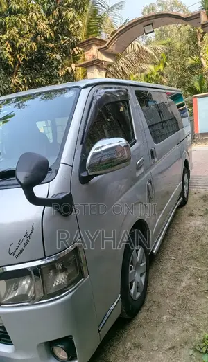 Toyota HiAce 2015 Grey