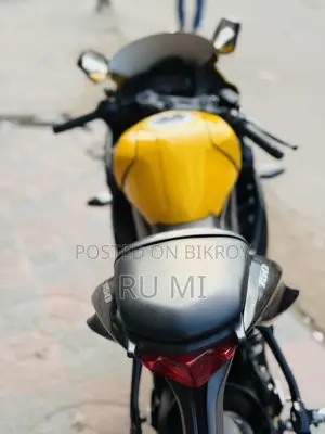Suzuki GSX 2023 Yellow