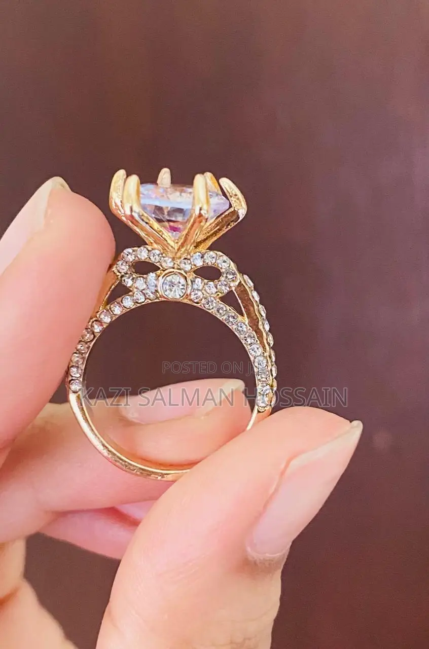 Gold-Plated Crystal Ring With Led Light Box