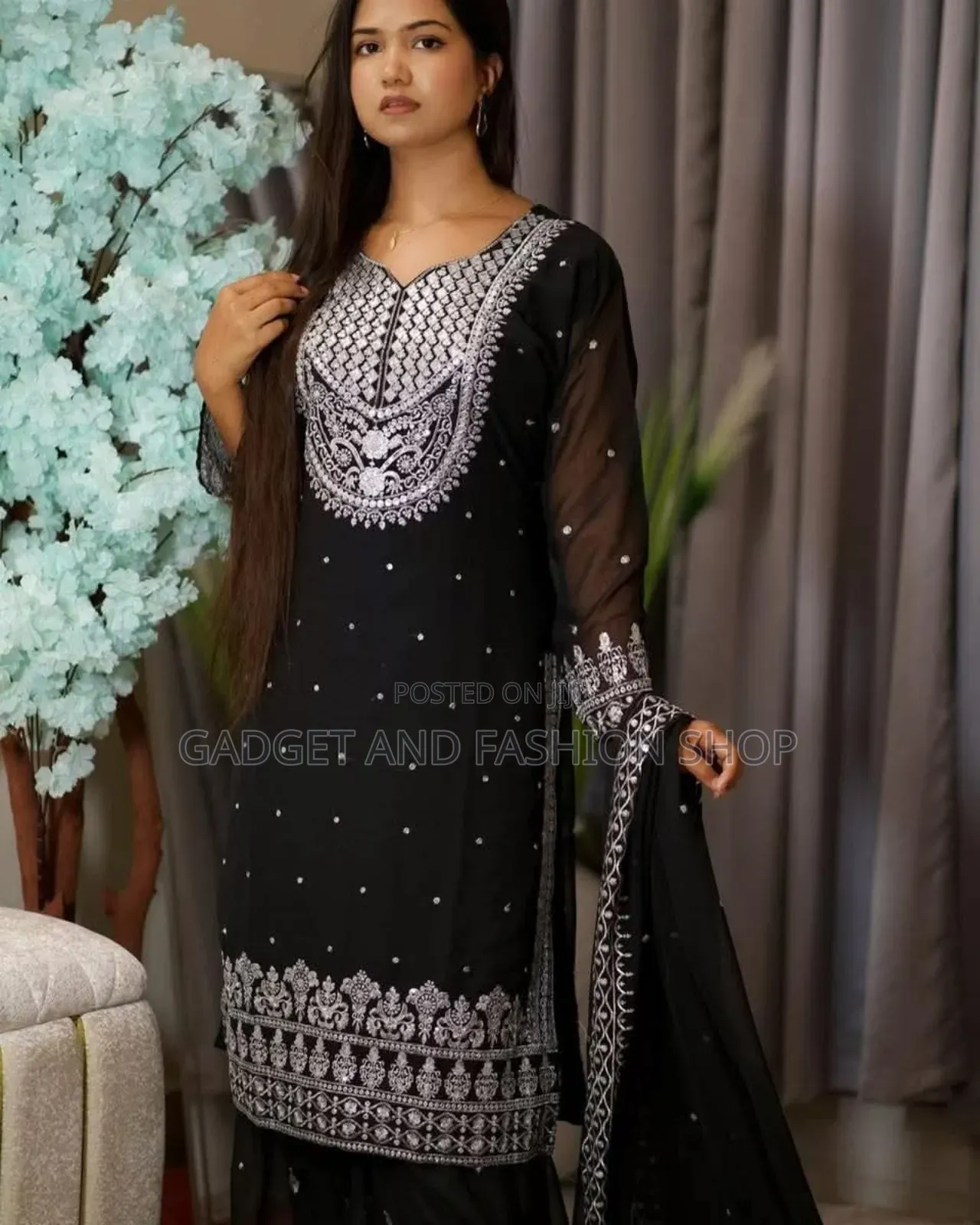 Exquisite Indian White Gold Georgette Collection Elegance Personified!
