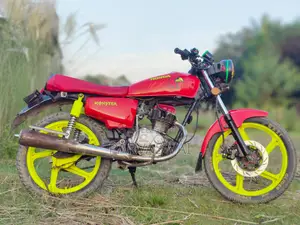 Honda 2005 Red