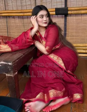 Check Sharee With Running Blouse Piece