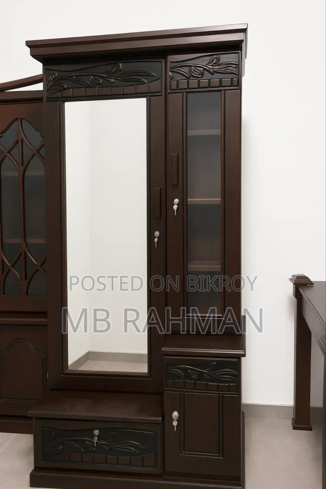 ভালো মানের ড্রেসিং টেবিল