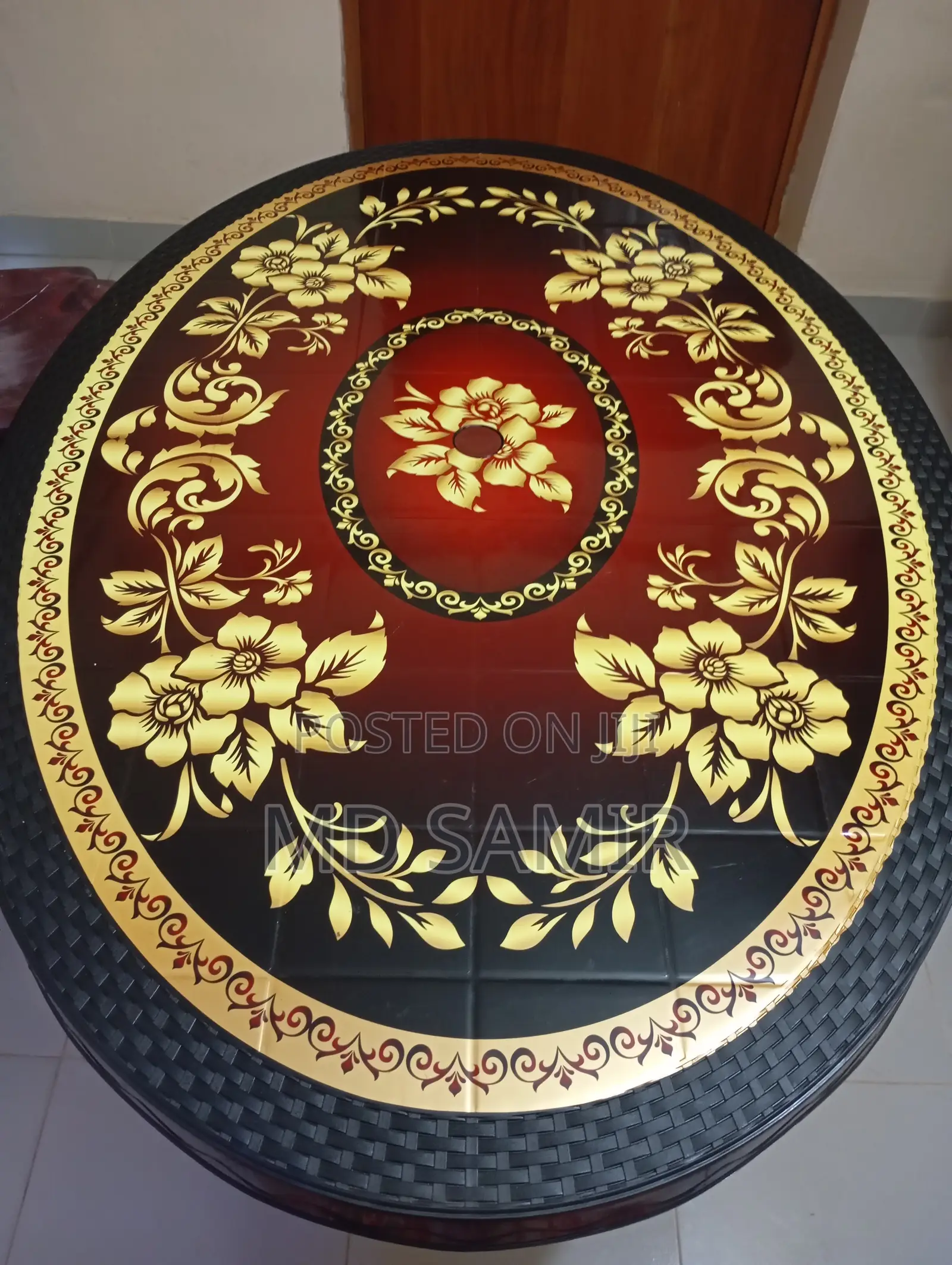 (আরএফএল) ডাইনিং টেবিলে