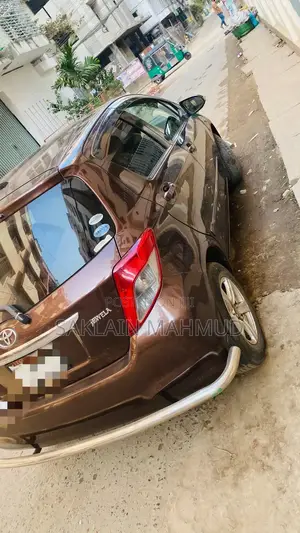 Toyota Vitz 1.3 FWD 5dr 2011 Brown