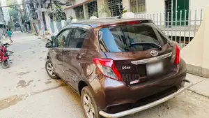 Toyota Vitz 1.3 FWD 5dr 2011 Brown