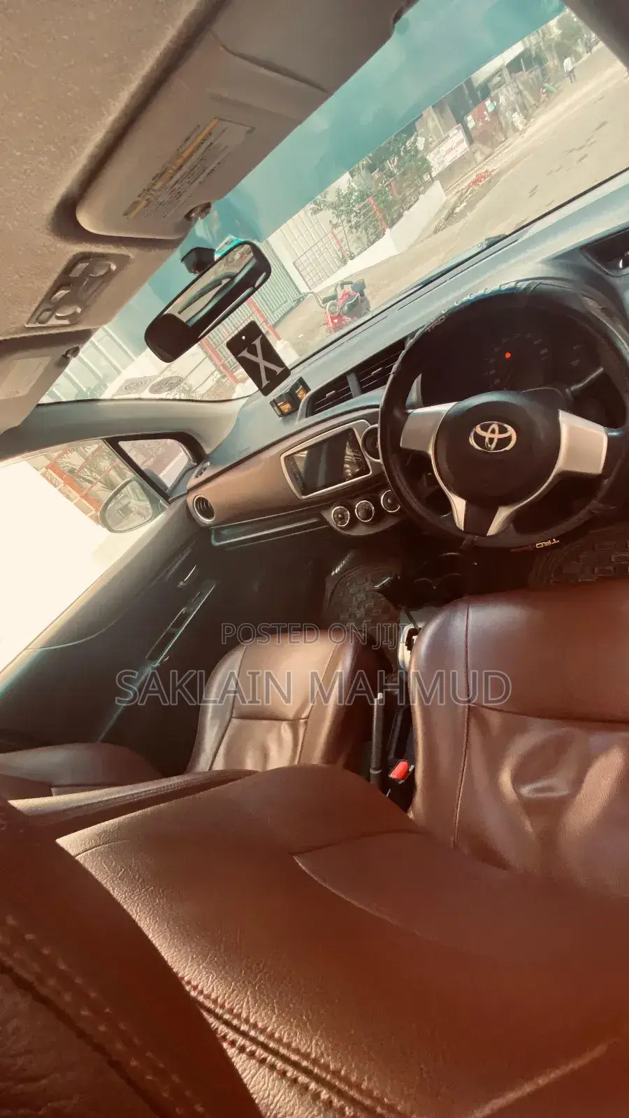 Toyota Vitz 1.3 FWD 5dr 2011 Brown