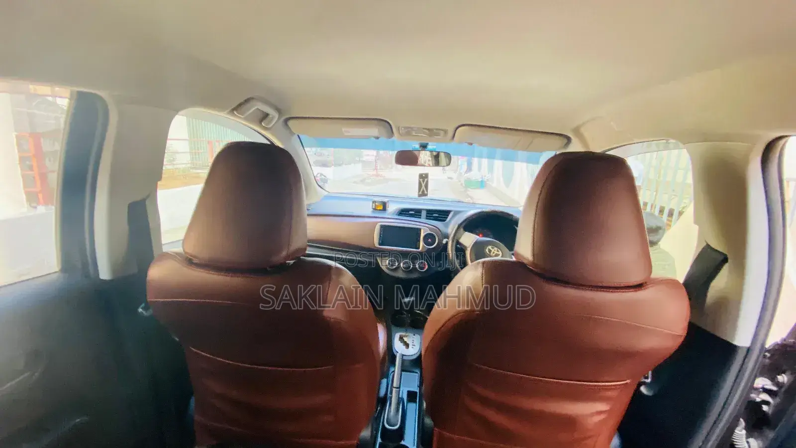 Toyota Vitz 1.3 FWD 5dr 2011 Brown