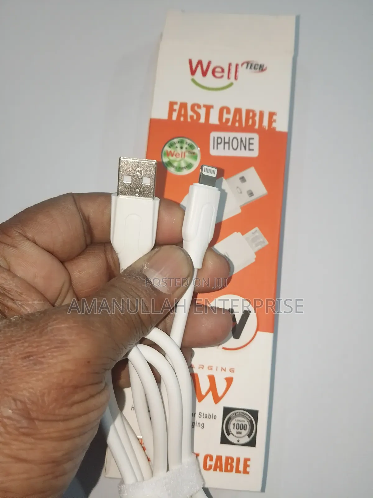 অ্যাপল লাইটনিং টু ইউএসবি ক্যাবল।