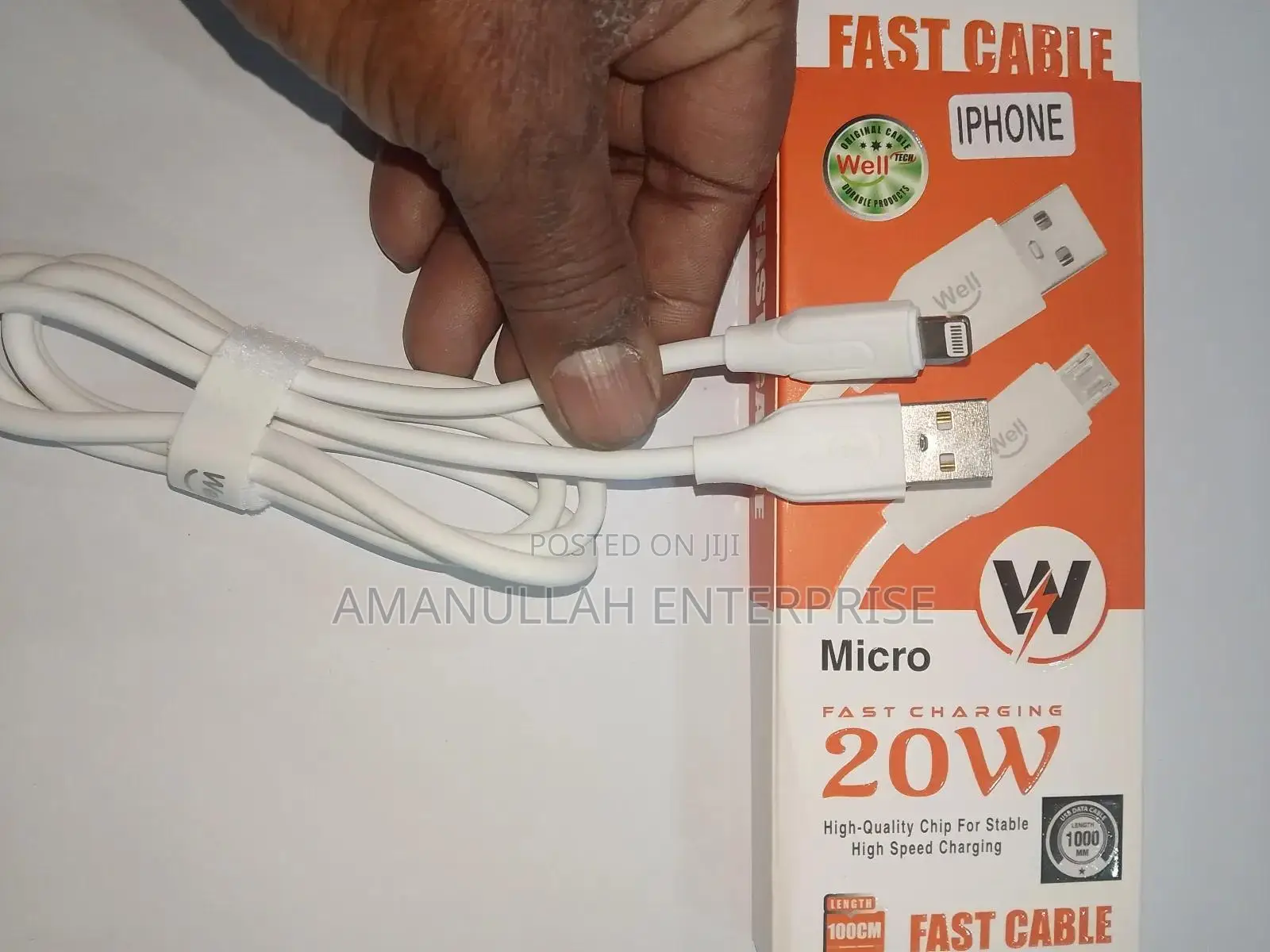 অ্যাপল লাইটনিং টু ইউএসবি ক্যাবল।