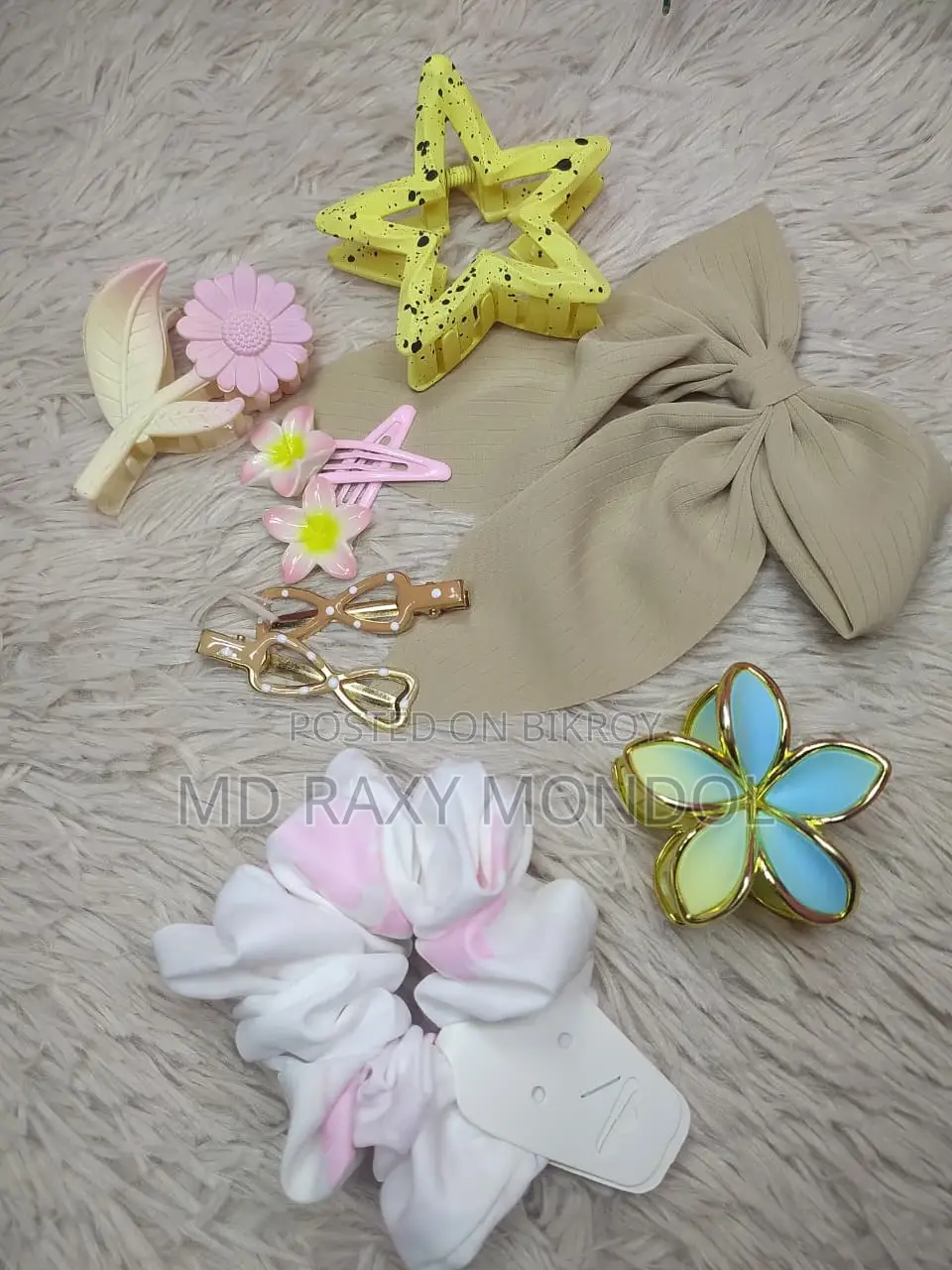 Transparent Flower Hair Clip – A Truly Unique Look!