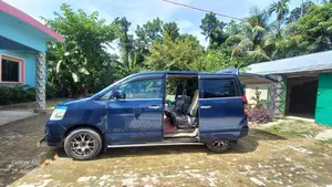 Toyota Noah 2.0 AWD (8 Seater) 2002 Blue