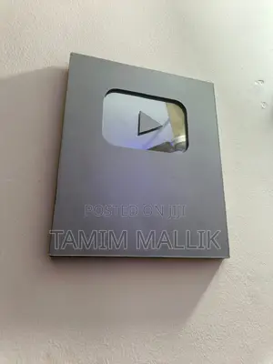 সিলভার প্লে বাটন